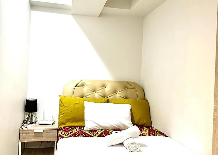 Jojie's Crib Taft East Gate Hotel 4*